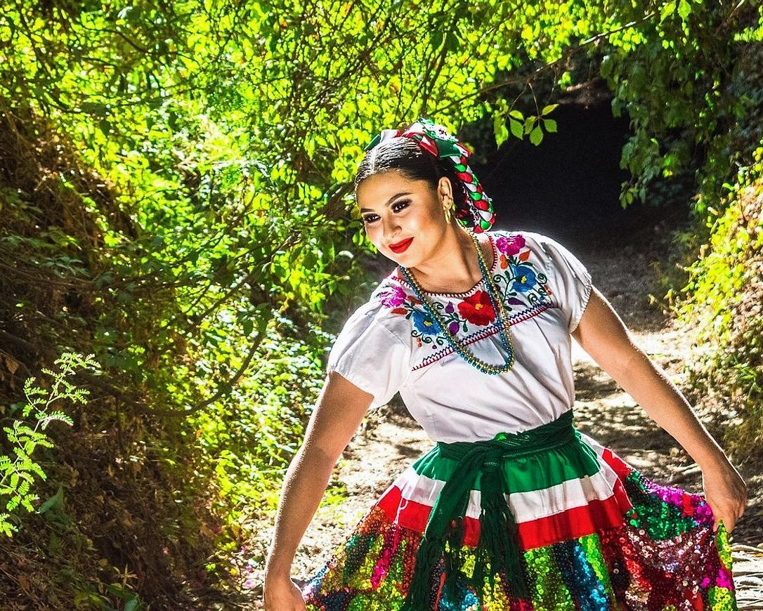 Mitoloji ve folklor hikayelerini nasıl bir araya getiriyoruz